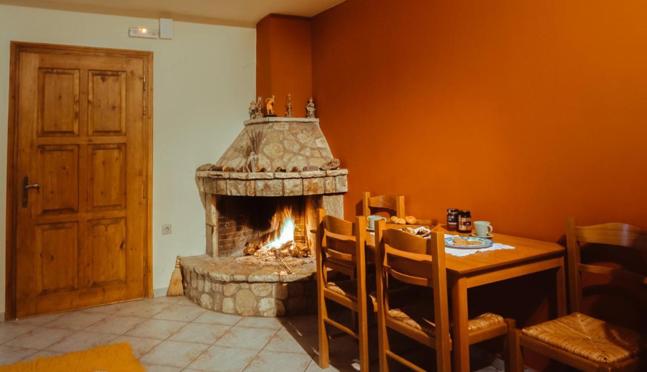 Mezonetes Helmos Apartment Ano Lousoi Екстериор снимка