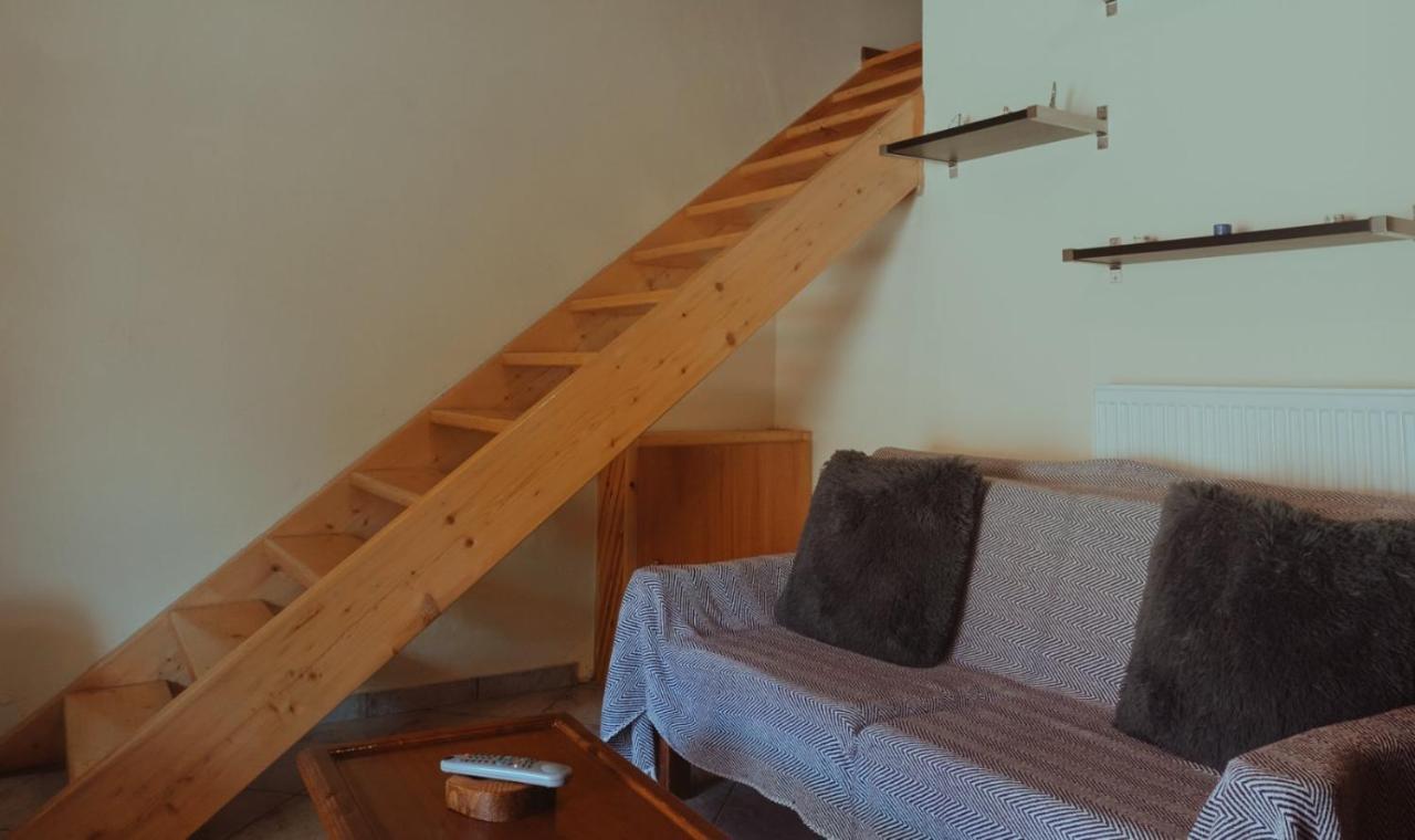Mezonetes Helmos Apartment Ano Lousoi Екстериор снимка