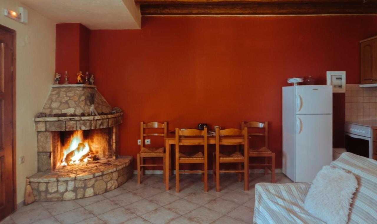 Mezonetes Helmos Apartment Ano Lousoi Екстериор снимка
