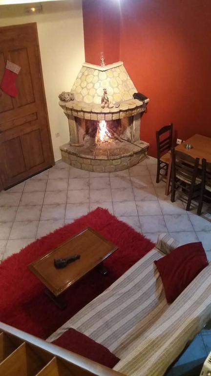 Mezonetes Helmos Apartment Ano Lousoi Екстериор снимка